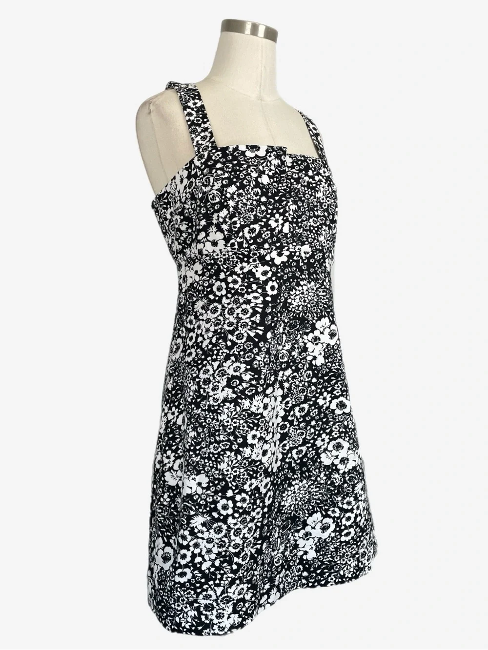 Hyacinth House Black white floral Gaia mini dress stretch preppy neutral M